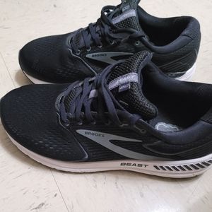 Brooks beast size 12 extra wide